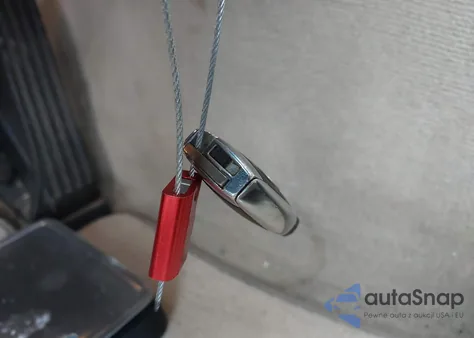 2013 Mercedes-Benz E 350 from USA, damaged, VIN WDDHF5KB2DA725246